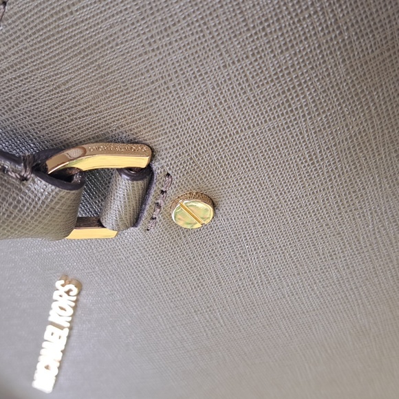 Michael Kors Olive Green Leather Shoulder/ Crossbody Bag Excellent Used Cond. - Picture 10 of 15